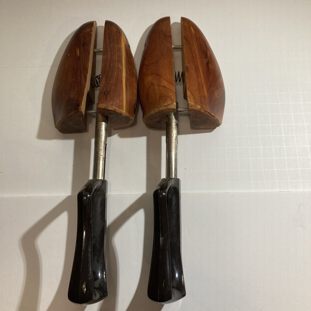 Travel Tree Cedar Wooden 2 Way Spring Adjustable Shoe Stretcher Tree